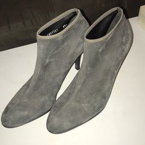 Stuart Weitzman gray heeled booties. Size 8.5